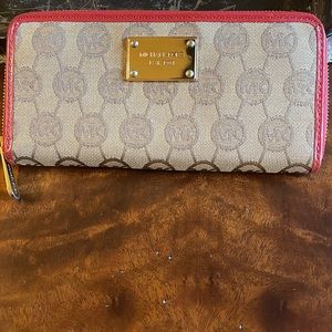 ❤️🤎Red & Tan/Brown Michael Kors Wallet🤎❤️